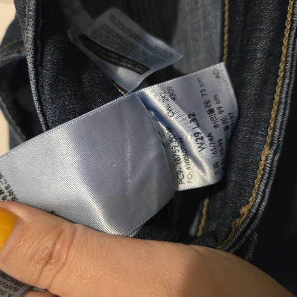 Levi High Rise Bootcut - Picture 6 of 6